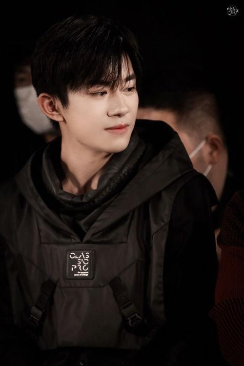 娱乐圈吃瓜爆料严浩翔,揭秘吃瓜背后的真相